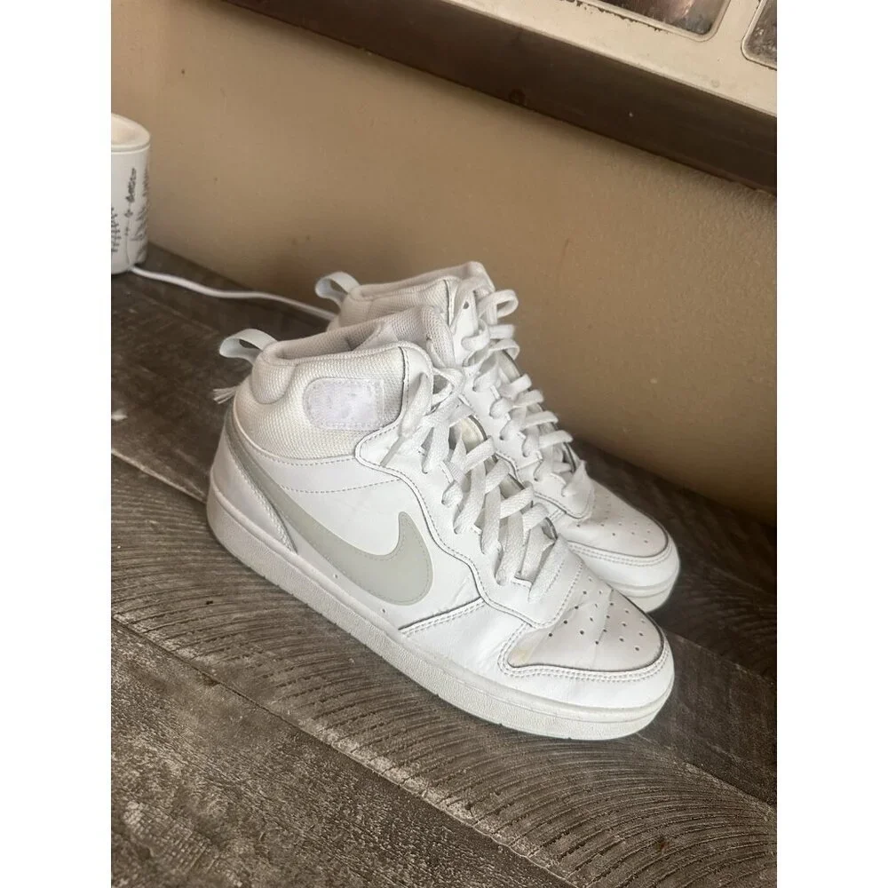 Nike Big Kids Size 7y Court Borough Mid 839977-100 White Basketball Shoes